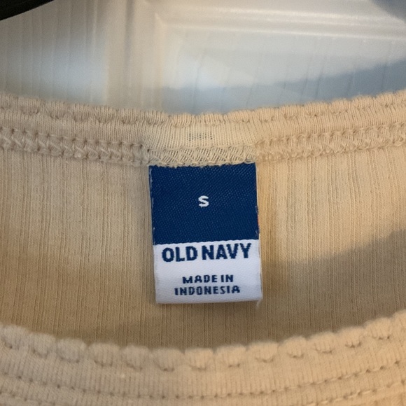 Old Navy Cropped Tee - Picture 3 of 4